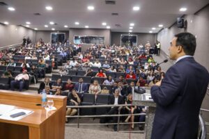 Imagem da notícia - Em palestra na Aleam, procurador-geral destaca modelos inovadores para gestão em saúde pública